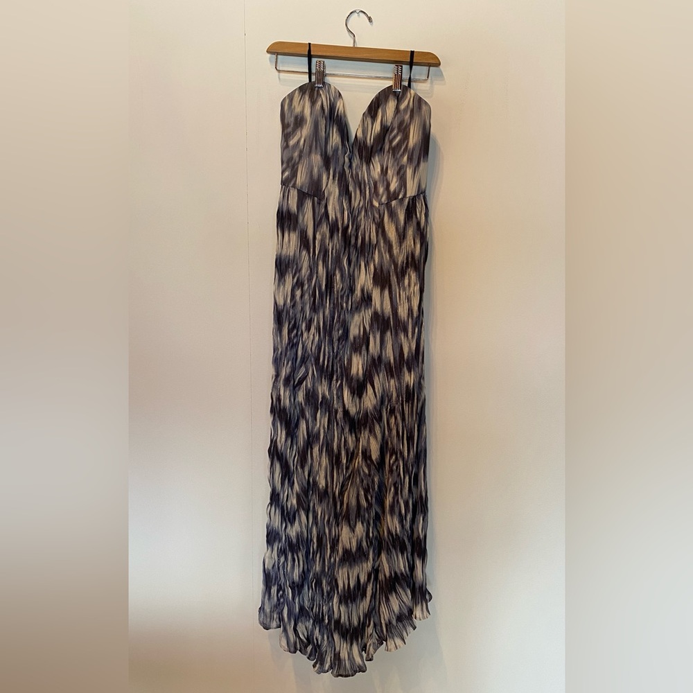 Kimchi Blue ‘Mermaid Style’ evening dress/gown. Perfect for a wedding or summer.